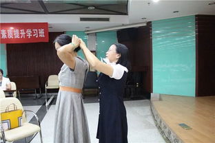 用現代禮儀提升餐廳服務形象，獻禮70周年華誕